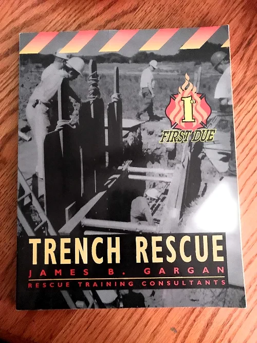 Coperta cărții "First Due Trench Rescue" de autor necunoscut