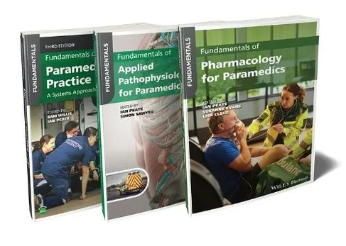 Coperta cărții "The Paramedic′s Essential Bundle: Practice, Pathop hysiology, and Pharmacology" de autor necunoscut