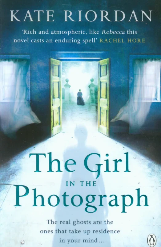 Coperta cărții "The Girl in the Photograph" de autor necunoscut